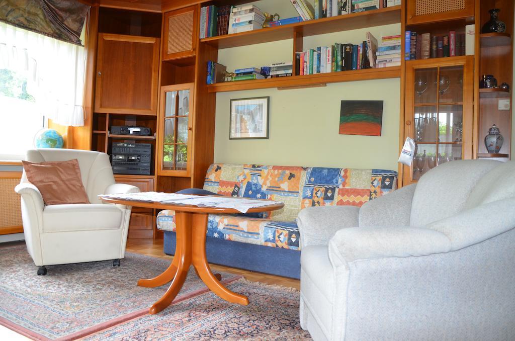 Oberhofen am Irrsee フェリンハウス ミッテルバウアーヴィラ 部屋 写真