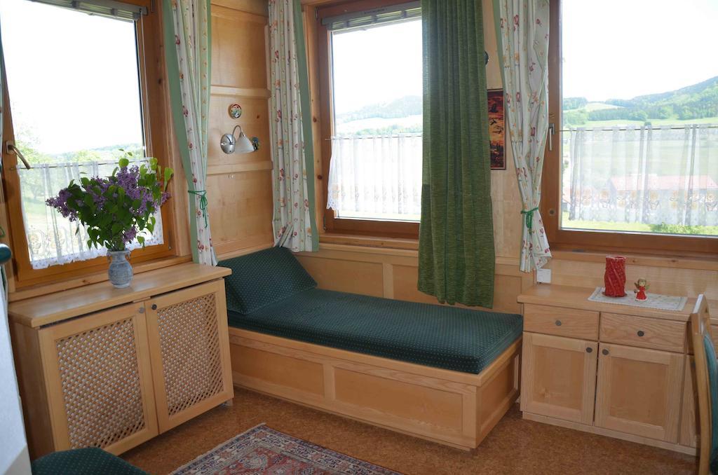 Oberhofen am Irrsee フェリンハウス ミッテルバウアーヴィラ 部屋 写真
