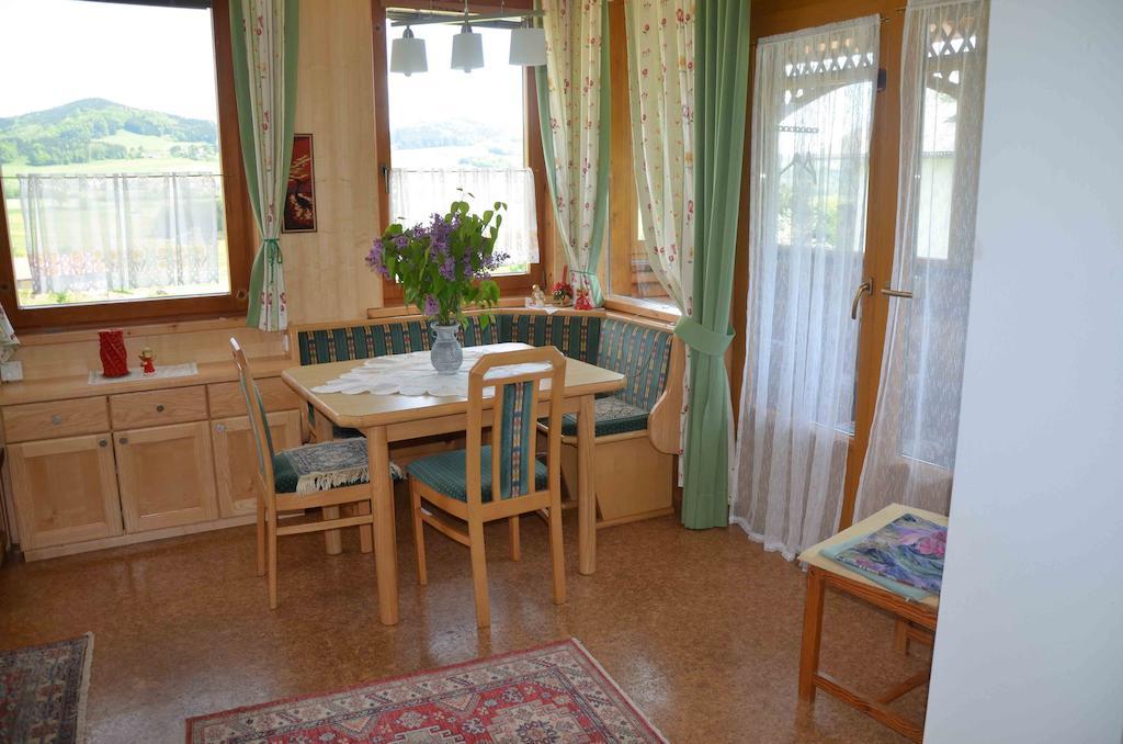 Oberhofen am Irrsee フェリンハウス ミッテルバウアーヴィラ 部屋 写真